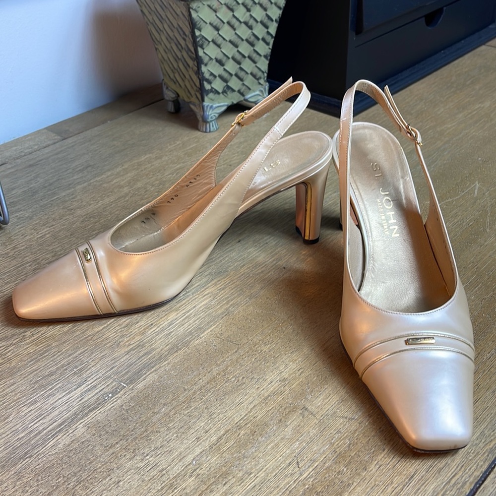 ST. JOHN SLINGBACK HEELS - Picture 9 of 10